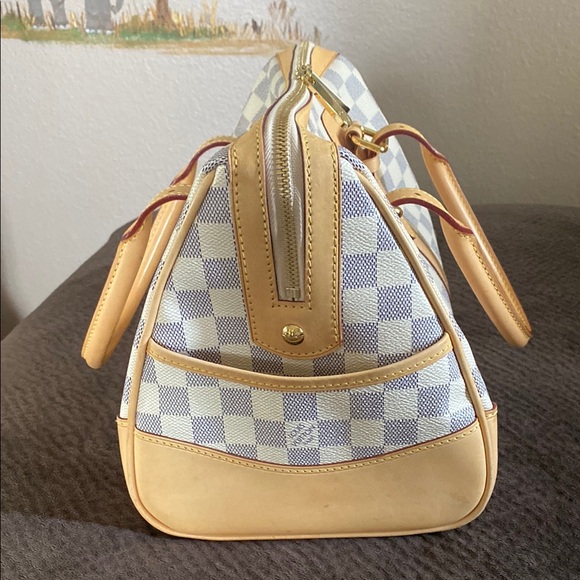 Louis Vuitton Damier Azur Berkeley handbag. - Picture 2 of 7